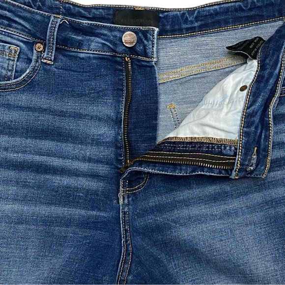 Buckle Black Women’s Distressed Denim Medium Wash Stretch Mom Jeans Size 33x30 - Picture 6 of 14